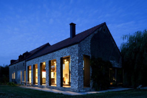 Farmhouse in Belgium by Studio Farris