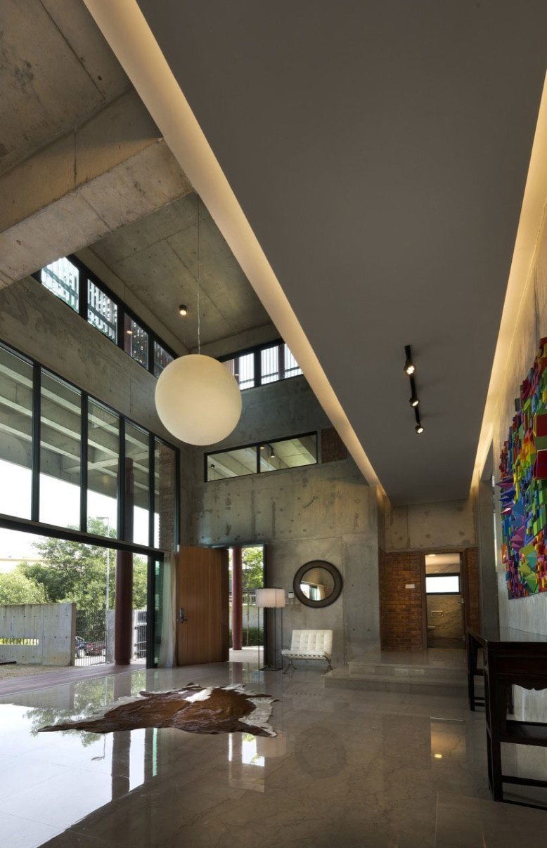 House N18 by DRTAN LM Architect