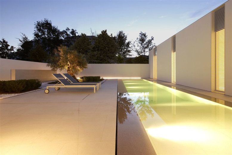 Jesolo Lido Pool Villa by JM Architecture