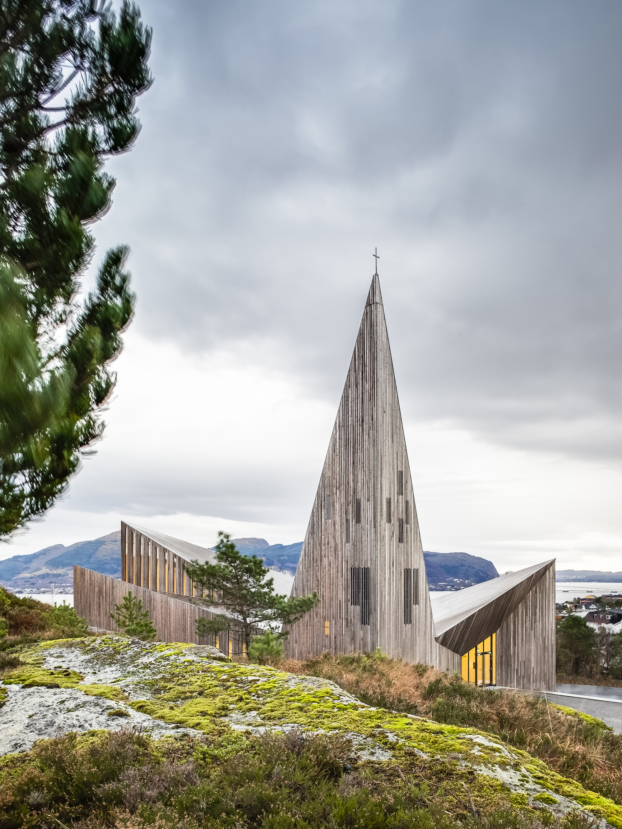 Community Church Knarvik by Reiulf Ramstad Arkitekter | Homedezen