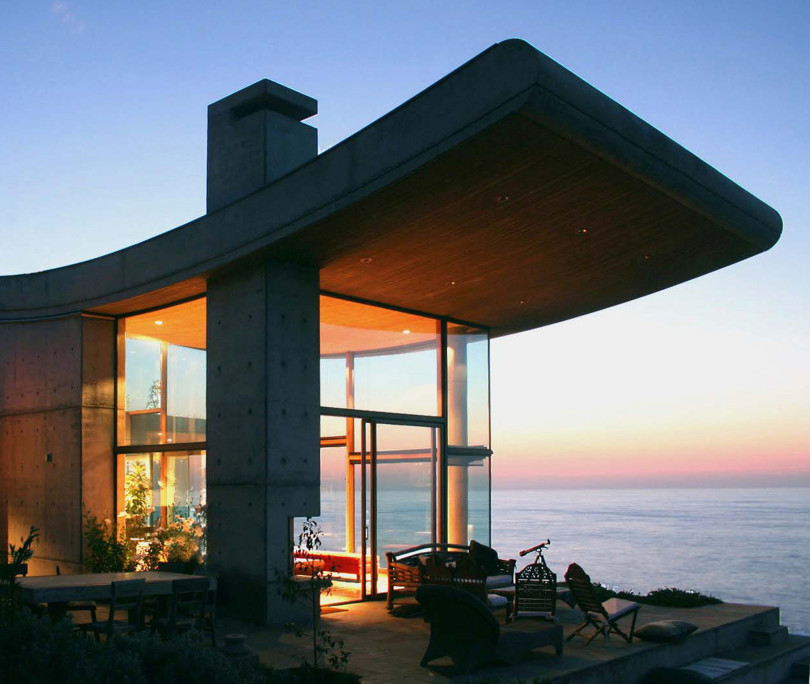 Beachfront Residence in Chile by Raimundo Anguita
