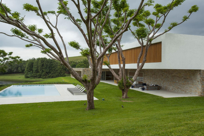 Contemporary Residence in Sao Paulo by RoccoVidal P+W