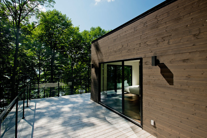 Contemporary cottage in Quebec by Boom Town
