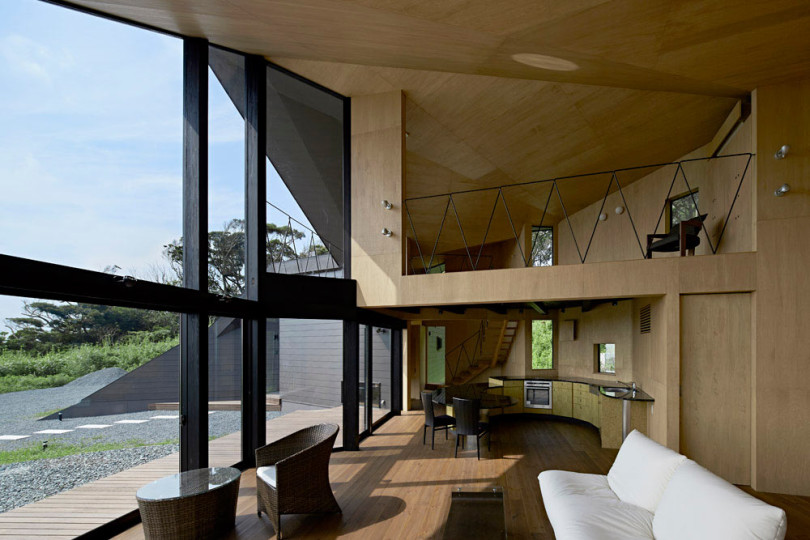 Villa Escargot by Takeshi Hirobe Architects