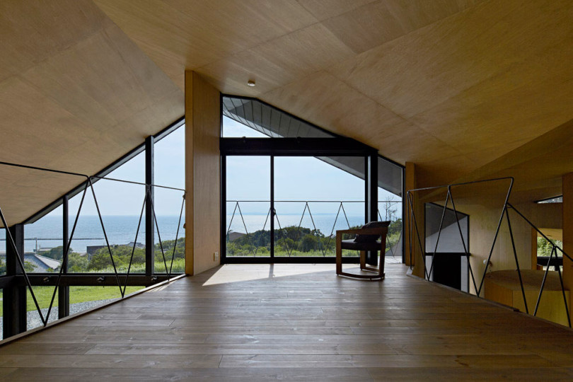 Villa Escargot by Takeshi Hirobe Architects
