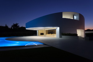 Balint House by Fran Silvestre Arquitectos
