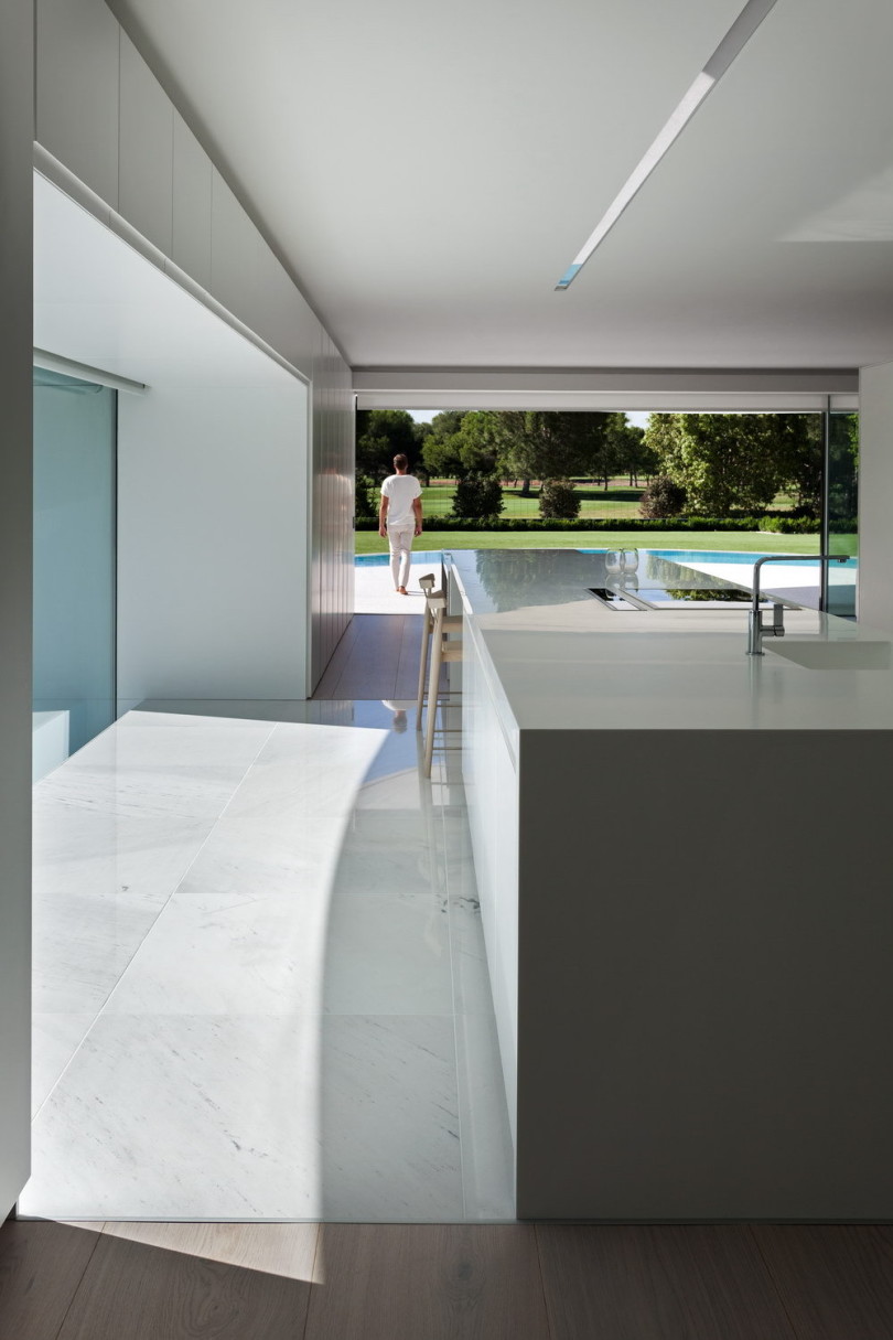 Balint Residence by Fran Silvestre Arquitectos