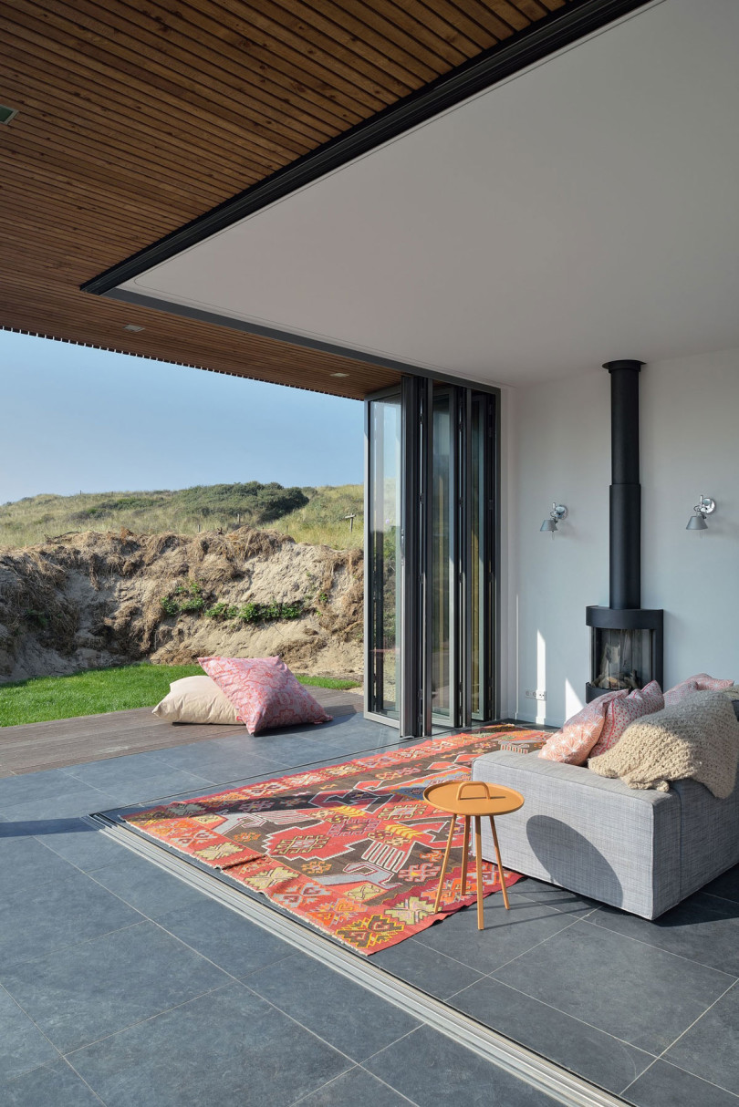 Small Holiday House by Bloem en Lemstra Architecten