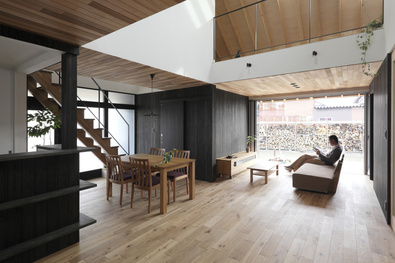Suehiro House by ALTS Design Office