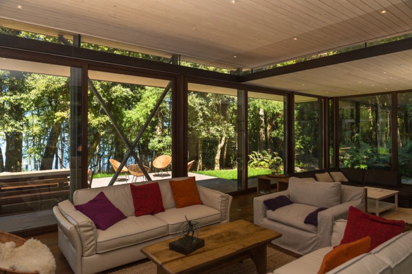 Residence on the Lake Villarrica by Planmaestro