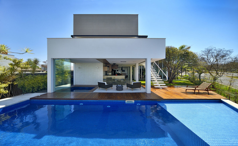 Stylish Residence in Brazil by Raffo Arquitetura
