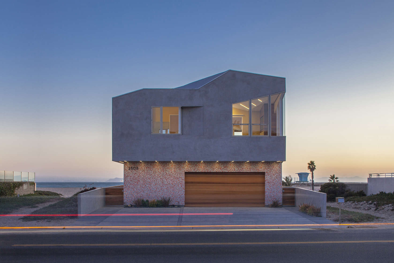 Silver Strand Beach House by ROBERT KERR architecture design | Homedezen