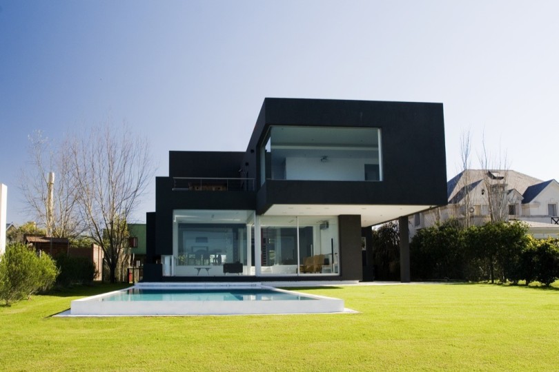 Black House by Andres Remy Arquitectos