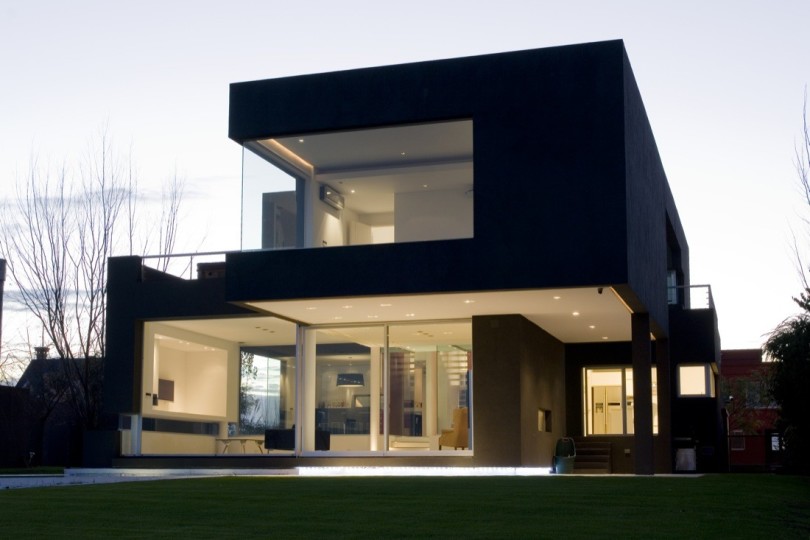 Black House by Andres Remy Arquitectos